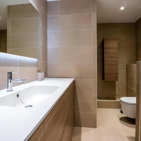 2-bedroom In Grand Apartment *
